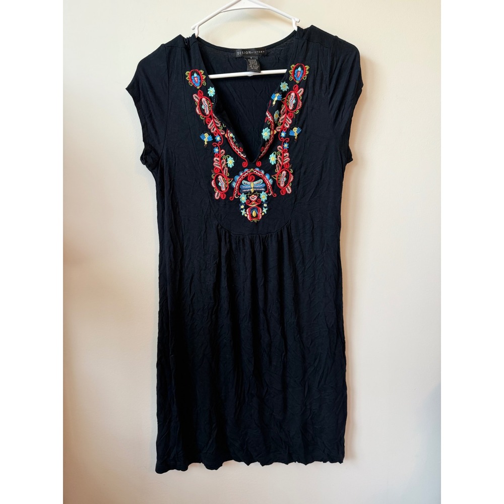 Design History Black Embroidered Floral V-Neck Shift Dress Small Short Sleeve